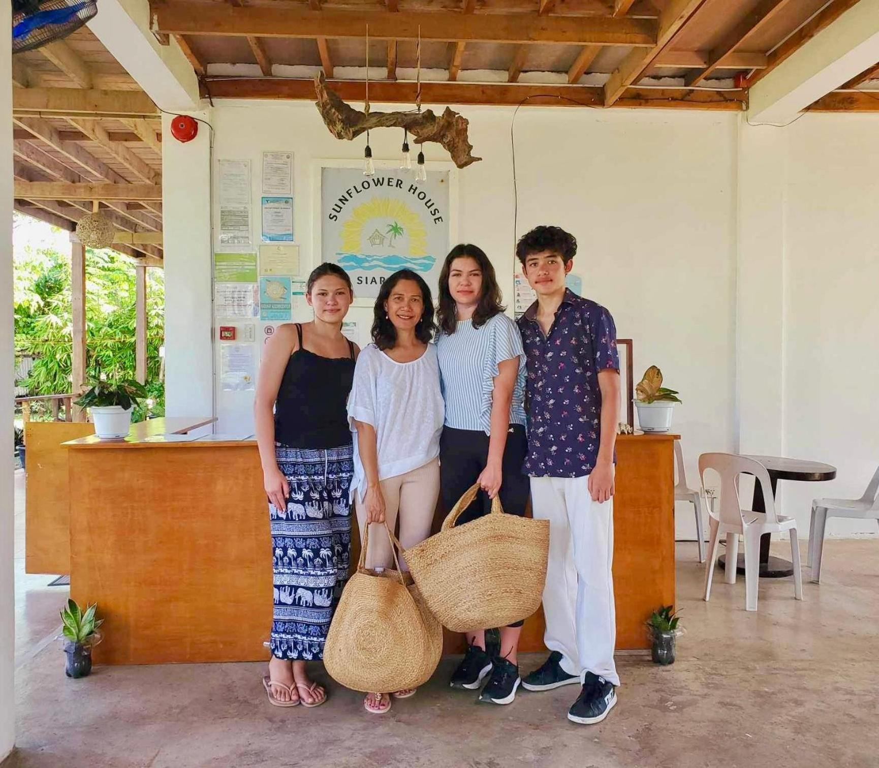 Siargao Sunflower Suites ゼネラル・ルナ エクステリア 写真