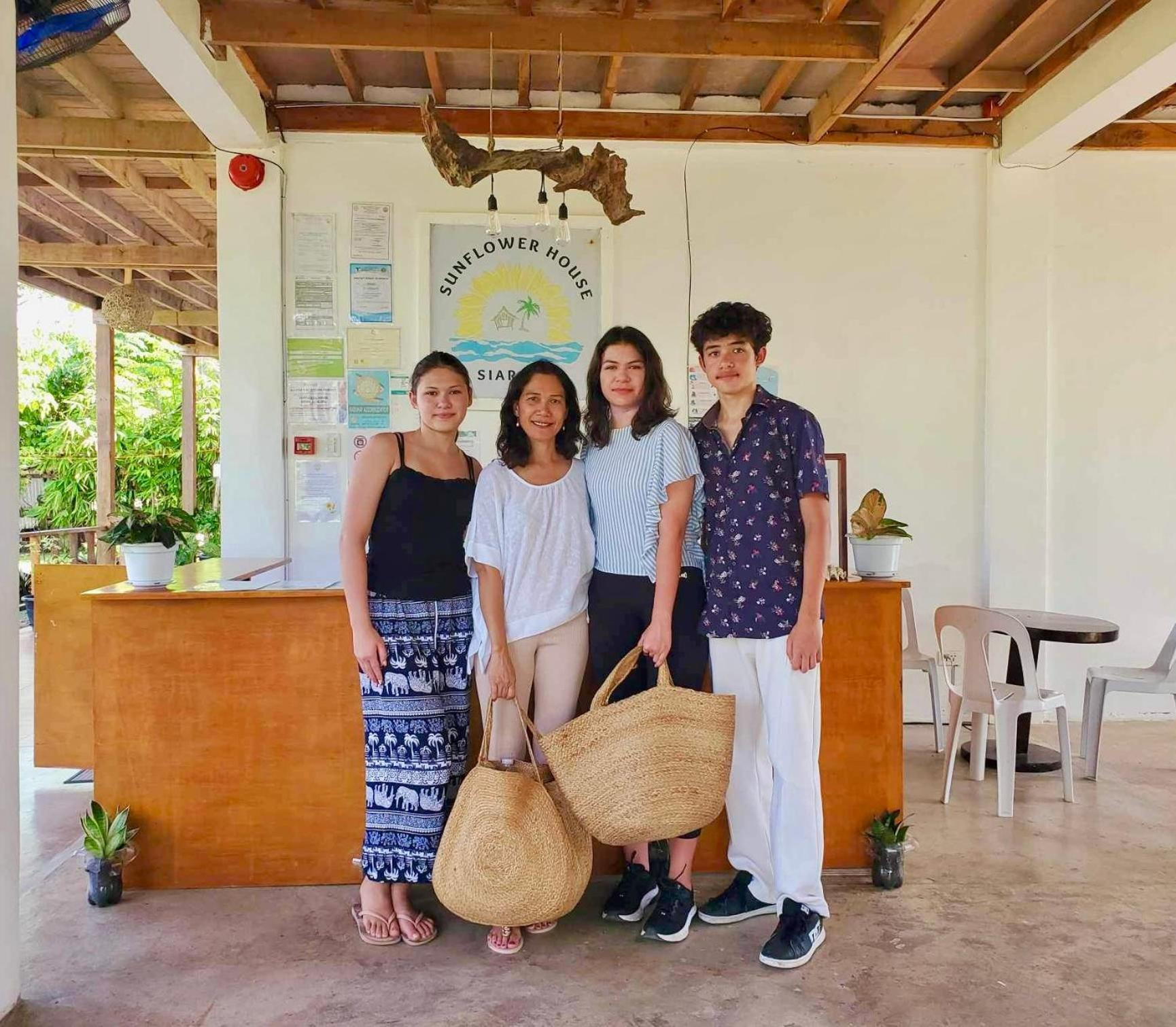 Siargao Sunflower Suites ゼネラル・ルナ エクステリア 写真